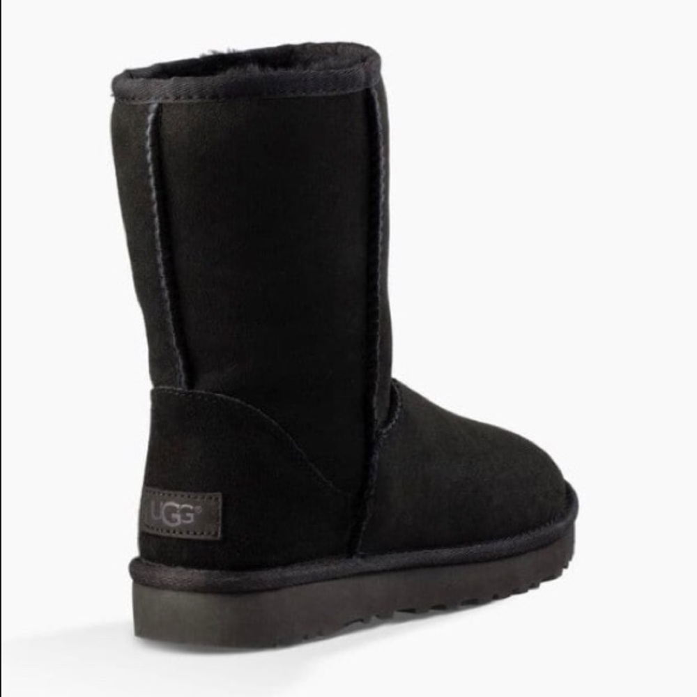 Size 9 women’s black classic short ugg boots